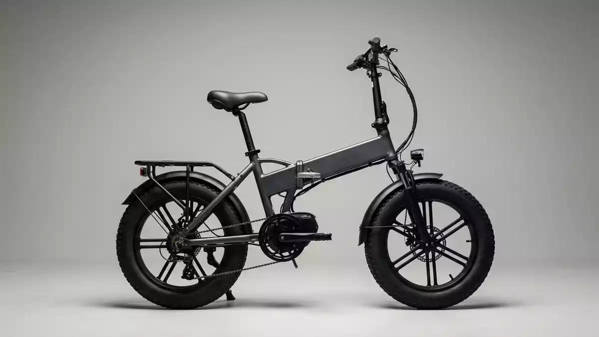 Fotorealistische Studioansicht von Klapp Elektrofahrrad in neutraler Produktdarstellung