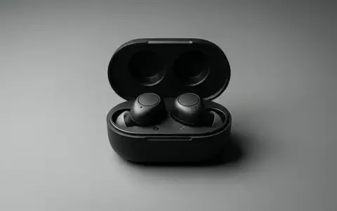 Fotorealistische Studioaufnahme von Kabellose Ohrhoerer zum Thema Sony WF-1000XM5 In-Ear, klare Lichtfuehrung - Foto: THN