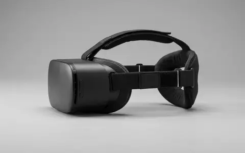Fotorealistische Studioaufnahme von VR-Headset zum Thema Meta Quest 3S 256GB, klare Lichtfuehrung - Foto: THN