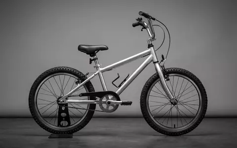 Fotorealistische Studioaufnahme von Kinderfahrrad zum Thema woom 4 Kinderfahrrad 20, klare Lichtfuehrung - Foto: THN