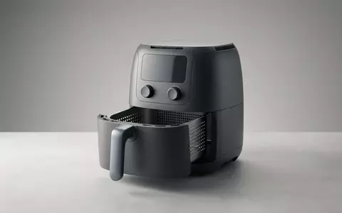 Fotorealistische Studioaufnahme von Heissluftfritteuse zum Thema Klarstein Pasadena Airfryer 11L, klare Lichtfuehrung - Foto: THN