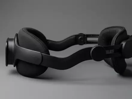 Fotorealistische Studioaufnahme von VR-Kopfband zum Thema Kiwi Design Comfort Head, klare Lichtfuehrung - Foto: THN