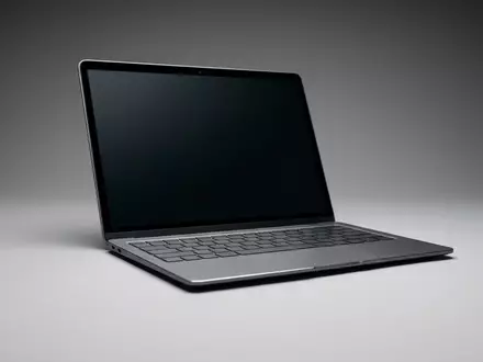 Fotorealistische Studioaufnahme von Laptop zum Thema Dell XPS 14 9440, klare Lichtfuehrung - Foto: THN