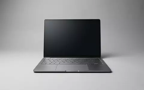 Fotorealistische Studioaufnahme von Laptop zum Thema Dell XPS 13 9350, klare Lichtfuehrung - Foto: THN
