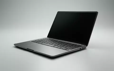 Fotorealistische Studioaufnahme von Laptop zum Thema Dell XPS 15 9530, klare Lichtfuehrung - Foto: THN