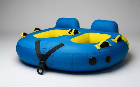 Fotorealistische Studioaufnahme von Schleppreifen zum Thema Spinera Whirl 2 Towable, klare Lichtfuehrung - Foto: THN