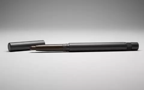 Fotorealistische Studioaufnahme von Augenstift zum Thema NYX Jumbo Eye Pencil, klare Lichtfuehrung - Foto: THN