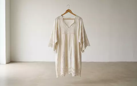 Fotorealistische Studioaufnahme von Strandkleid zum Thema Seafolly Damen Strandkleid Broderie, klare Lichtfuehrung - Foto: THN