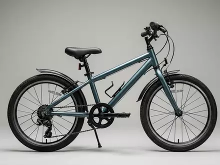 Fotorealistische Studioaufnahme von Kinderfahrrad zum Thema Puky LS Pro 24-3, klare Lichtfuehrung - Foto: THN