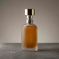 Fotorealistische Studioaufnahme von Eau de Toilette zum Thema Paco Rabanne Phantom EdT, klare Lichtfuehrung - Foto: THN