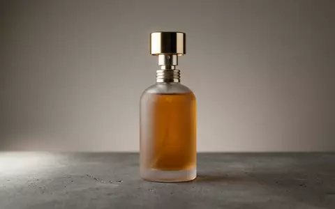 Fotorealistische Studioaufnahme von Eau de Toilette zum Thema Paco Rabanne Phantom EdT, klare Lichtfuehrung - Foto: THN