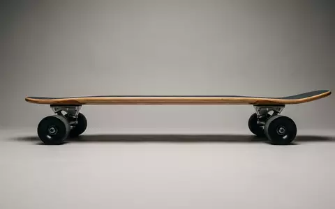 Fotorealistische Studioaufnahme von Longboard zum Thema Globe Big Blazer 32, klare Lichtfuehrung - Foto: THN