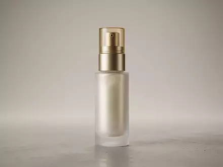 Fotorealistische Studioaufnahme von Teintfluessigkeit zum Thema e.l.f. Halo Glow Liquid, klare Lichtfuehrung - Foto: THN