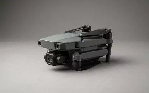 Fotorealistische Studioaufnahme von Kameradrohne zum Thema Eachine E520S, klare Lichtfuehrung, sachlich dargestellt - Foto: THN