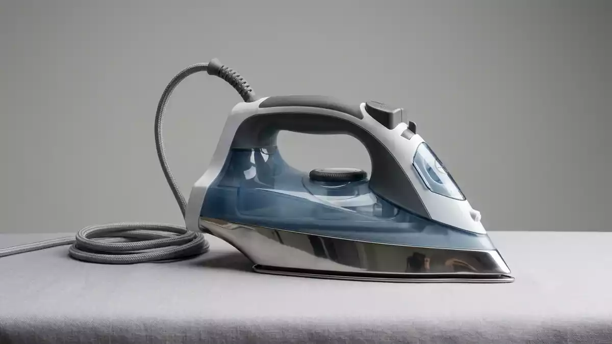 Fotorealistische Studioansicht von Buegeleisen in neutraler Produktdarstellung