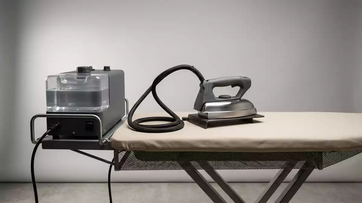 Fotorealistische Studioansicht von Buegelstation in neutraler Produktdarstellung
