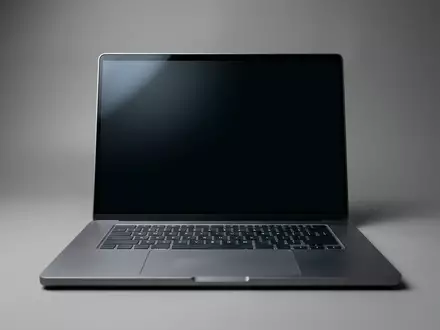 Fotorealistische Studioaufnahme von Laptop zum Thema ASUS Vivobook S 15, klare Lichtfuehrung - Foto: THN