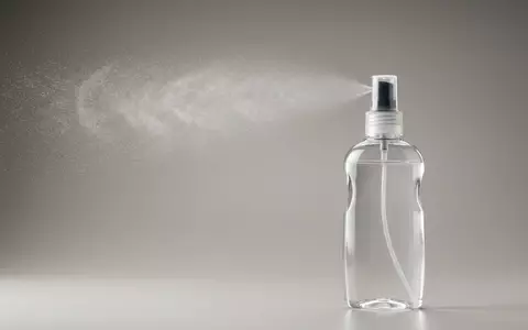 Fotorealistische Studioaufnahme von Sonnenschutzspray zum Thema Garnier Ambre Solaire Clear, klare Lichtfuehrung - Foto: THN