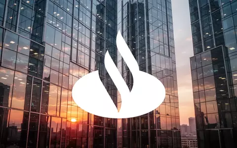 Modernes Glasgebäude bei Sonnenuntergang als Symbol für Stabilität und Wachstum im Finanzsektor. - Foto: über boerse-global.de
