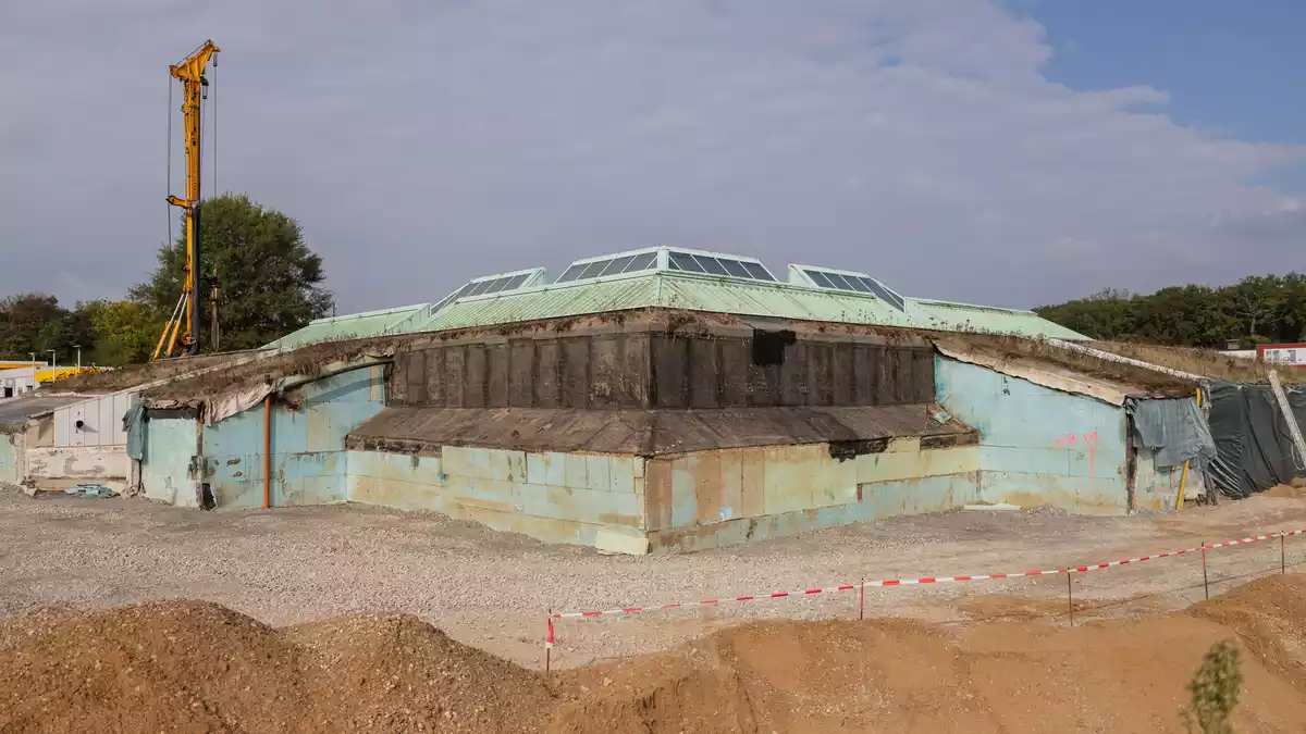 Ein geplanter Erweiterungsbau der Mack-Pyramide ist für die Stiftung Denkmalschutz ein Negativbeispiel. (Archivbild) - Bild: Rolf Vennenbernd/dpa