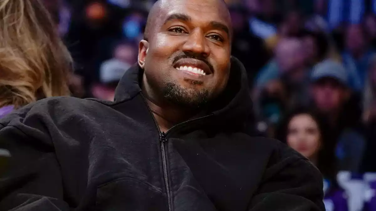 Der Rapper Ye, früher bekannt als Kanye West, plant zwei Konzerte im Oktober in der russischen Millionenmetropole St. Petersburg. (Archivbild) - Bild: Ashley Landis/AP/dpa