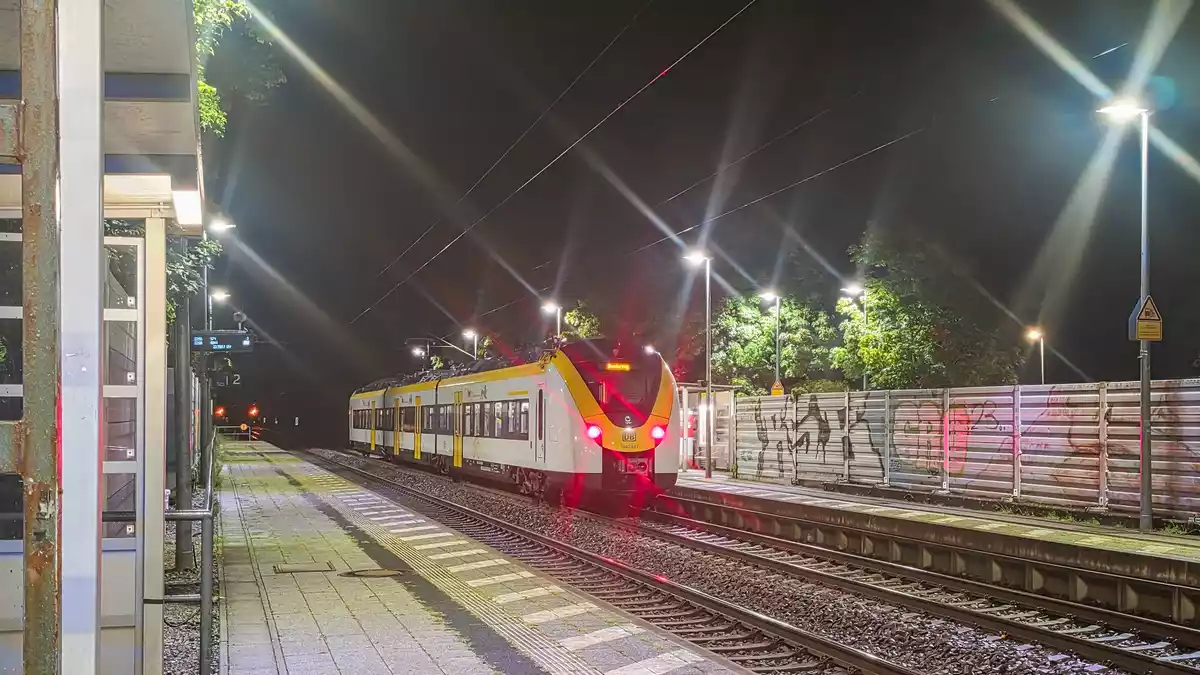 In diesem Regionalzug kam es zu dem Vorfall. (Archivbild) - Bild: Melanie Keul/EinsatzReport24 /dpa