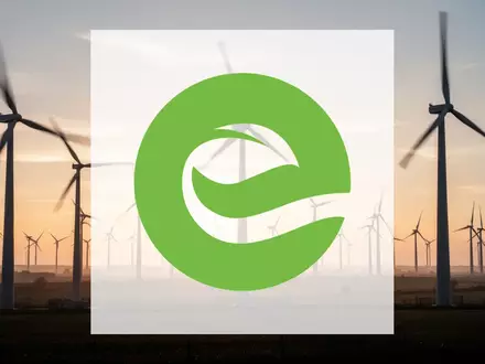 Moderne Windkraftanlage bei Sonnenaufgang in einer weiten Landschaft, symbolisch für die Erneuerbare-Energien-Branche. - Foto: über boerse-global.de