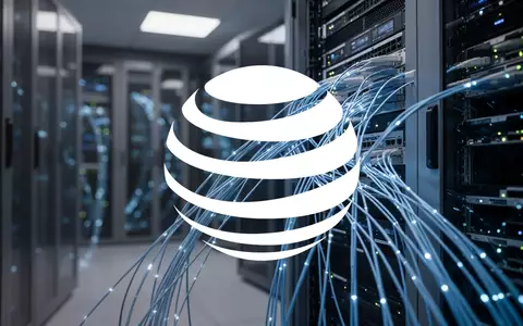 Moderne Telekommunikationsinfrastruktur mit leuchtenden Glasfaserkabeln in einem Rechenzentrum. - Foto: über boerse-global.de