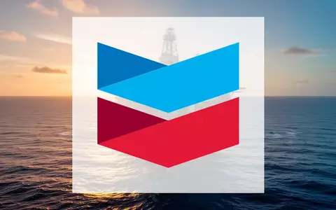 Offshore-Ölplattform auf dem offenen Meer bei Sonnenaufgang. - Foto: über boerse-global.de