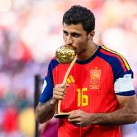 Spaniens Weltmeisterkapitän Rodri steht kurz vor einem Wechsel zum FC Barcelona. (Archivbild) - Foto: Tom Weller/dpa