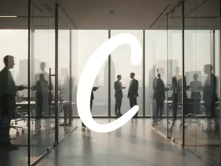 Moderne, minimalistische Büroumgebung mit hellem Tageslicht und professioneller Atmosphäre. - Foto: über boerse-global.de