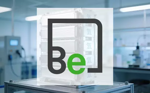 Moderne Wasserstoff-Brennstoffzellentechnologie in einer minimalistischen, technologischen Laborumgebung. - Foto: über boerse-global.de