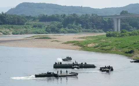 Streitkräfte beider Länder halten derzeit nahe der Grenze zu Nordkorea ihre jährliche Militärübung ab. - Foto: Ahn Young-joon/AP/dpa