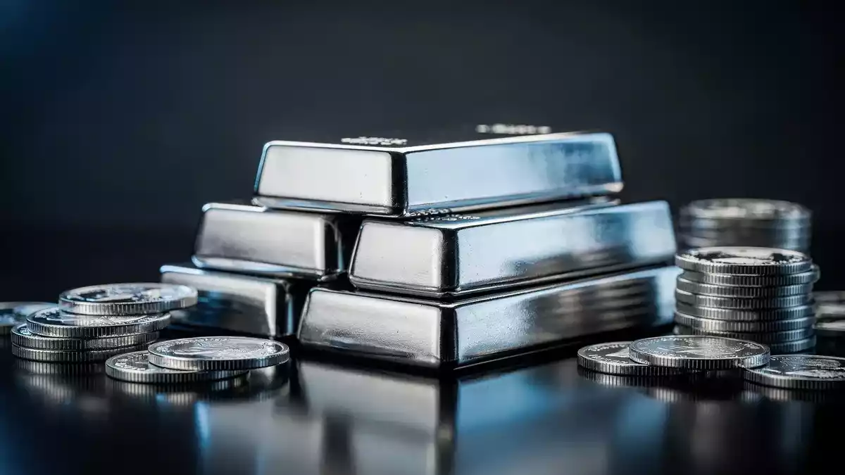 Silver Price Drops 3.1% to $63.73 as Fed Rate Cut Odds Fade, Oil Surge Weighs