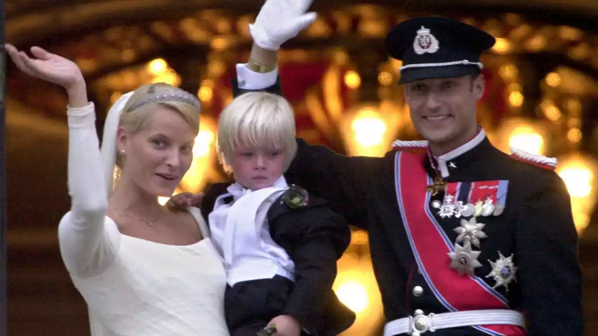 Mette-Marit brachte ihren kleinen Sohn Marius mit in die Ehe. (Archivbild) - Bild: Martin Athenstädt/dpa