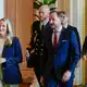 Bei öffentlichen Terminen sah man Mette-Marit (links) im Frühjahr manchmal mit Sauerstoffgerät. Die Kronprinzessin leidet an einer schweren Lungenkrankheit. (Archivbild) - Bild: Lise Åserud/NTB Pool/dpa