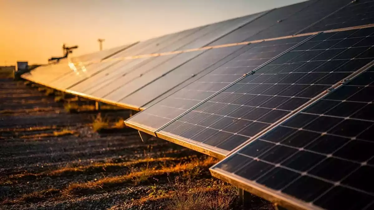 Clean Energy ETF Slides Despite Bloom Energy Data Center Win