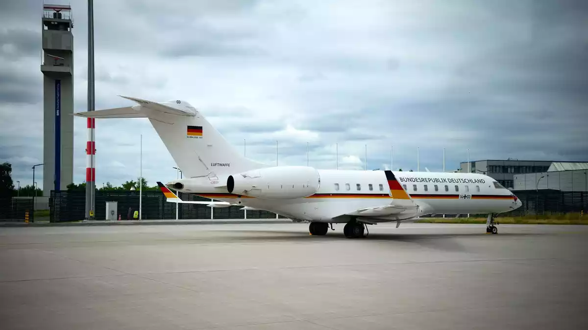 Die Bombardier Global 5000 der Flugbereitschaft - Bild: Bernd von Jutrczenka/dpa