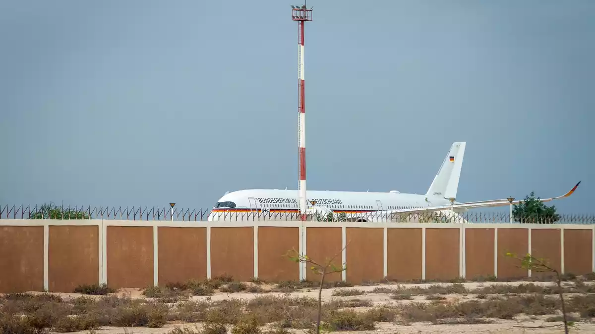 Die Flugbereitschaft bringt Regierungsmitglieder ins Ausland - Bild: Soeren Stache/dpa