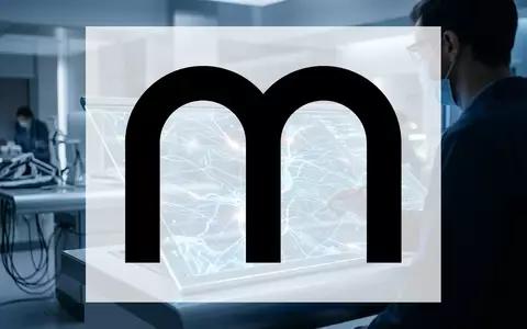 Abstrakte Darstellung moderner Neurotechnologie und digitaler Datenströme in einem professionellen Laborumfeld. - Foto: über boerse-global.de