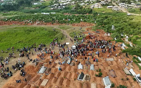 Fast jeder zweite der mehr als 5.000 Ebola-Patienten ist an der gefährlichen Fieberkrankheit gestorben. (Archivbild) - Foto: -/XinHua/dpa