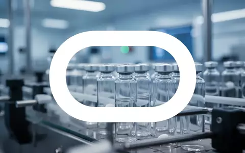 Moderne pharmazeutische Fertigungsanlage in steriler, professioneller Umgebung mit Fokus auf industrielle Prozesse. - Foto: über boerse-global.de