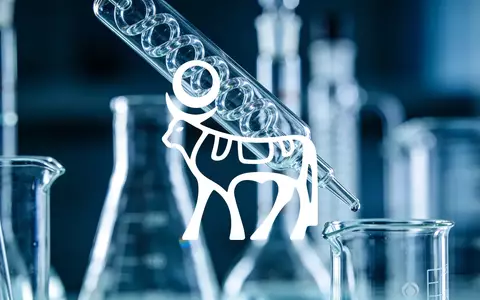 Abstrakte Darstellung eines modernen pharmazeutischen Labors mit Fokus auf medizinische Forschung und regulatorische Themen. - Foto: über boerse-global.de