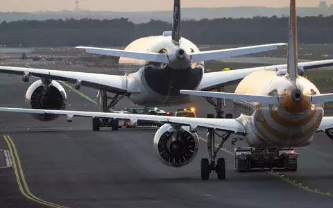 Moderne Jets kommen mit weniger Kerosin aus als ihre Vorgänger. (Symbolbild) - Foto: Boris Roessler/dpa