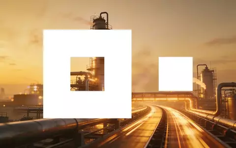 Moderne Industrieanlage bei Dämmerung als Symbol für industrielle Stabilität und wirtschaftliches Wachstum. - Foto: über boerse-global.de