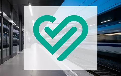 Modernes Bahnhofsgebäude bei Dämmerung mit unscharfen Zügen als Symbol für den Schienenverkehr - Foto: über boerse-global.de
