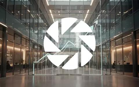 Modernes, minimalistisches Bankgebäude mit warmer, professioneller Beleuchtung als Symbol für finanzielle Stabilität. - Foto: über boerse-global.de