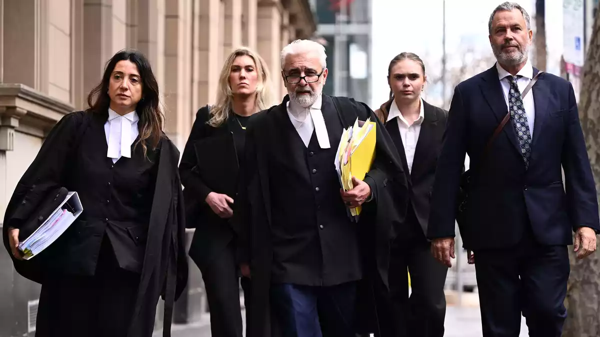 Im Fall einer wegen dreifachen Mordes mit Giftpilzen zu lebenslanger Haft verurteilten Frau hat in Australien die Berufungsverhandlung begonnen. Die Anwälte (Bild) beanstanden Verfahrensfehler. - Bild: Joel Carrett/AAP/dpa