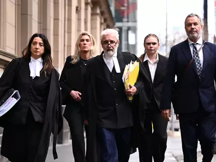 Im Fall einer wegen dreifachen Mordes mit Giftpilzen zu lebenslanger Haft verurteilten Frau hat in Australien die Berufungsverhandlung begonnen. Die Anwälte (Bild) beanstanden Verfahrensfehler. - Foto: Joel Carrett/AAP/dpa