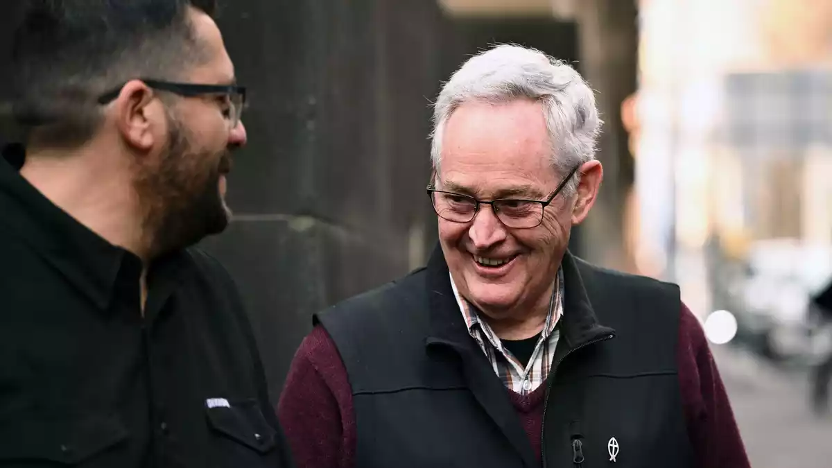Drei Menschen kamen infolge des Mittagessens ums Leben, nur Pastor Ian Wilkinson überlebte schwer erkrankt. - Bild: Joel Carrett/AAP/dpa
